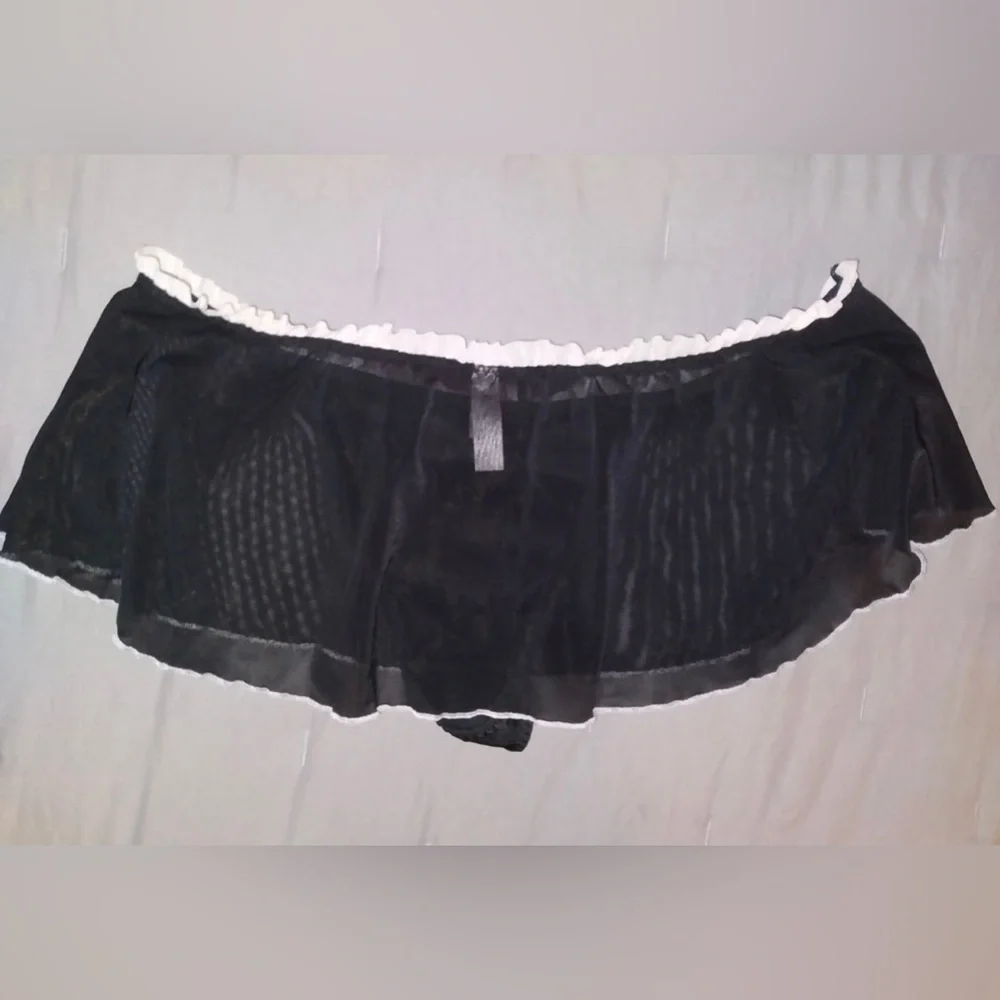 NWOT Vintage 2005 Victoria’s Secret Black & Pink Bra & Skirted Thong Set - Picture 5 of 7